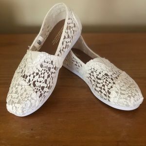 White lace Toms